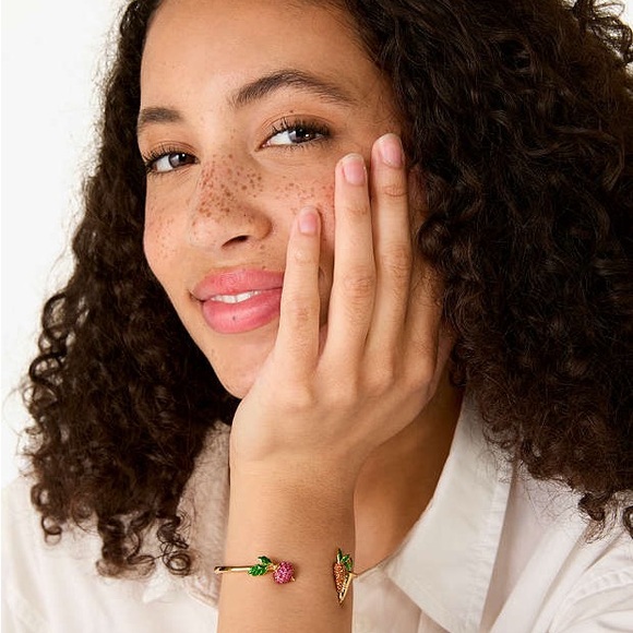 🥕 NWT Kate Spade Harvest Time Vegetable Hinge Cuff 🥕 - Picture 3 of 6